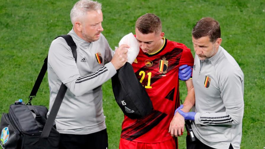 Castagne abandona la Eurocopa con doble fractura en el rostro Castagne abandona la Eurocopa con doble fractura en el rostro