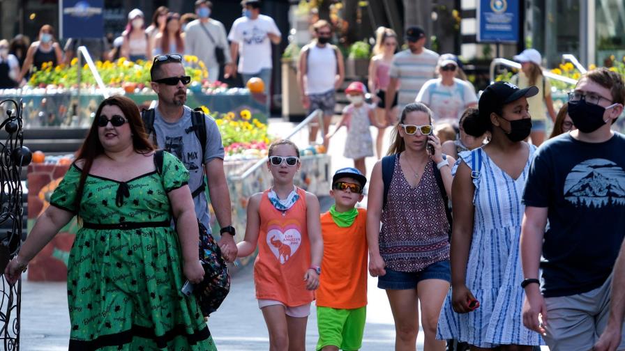 California sortea 50 mil entradas a parque de atracciones a recién vacunados