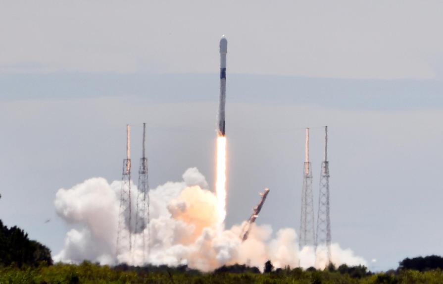 SpaceX lanza satélite de seguridad nacional de EE.UU. con cohete reciclado