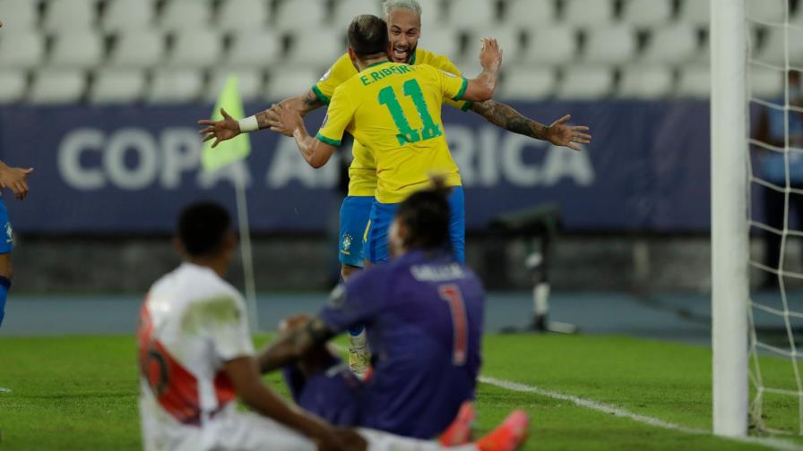 Brasil no da margen a Perú y con dos triunfos impone su ley en el Grupo B Brasil no da margen a Perú y con dos triunfos impone su ley en el Grupo B