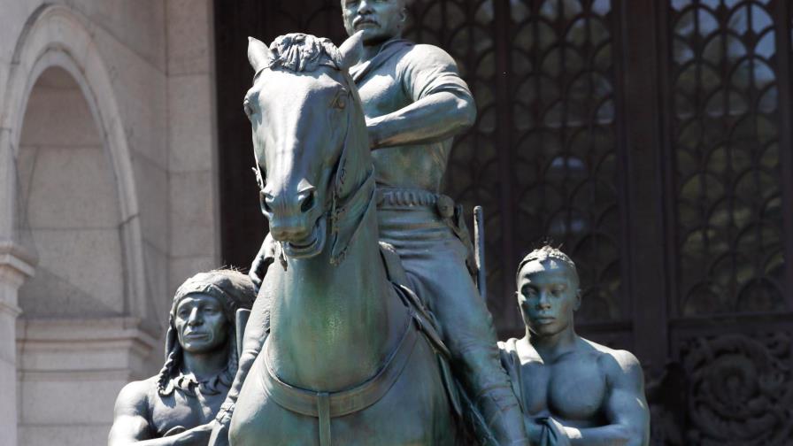 Retirarán polémica estatua de Theodore Roosevelt de un museo de Nueva York