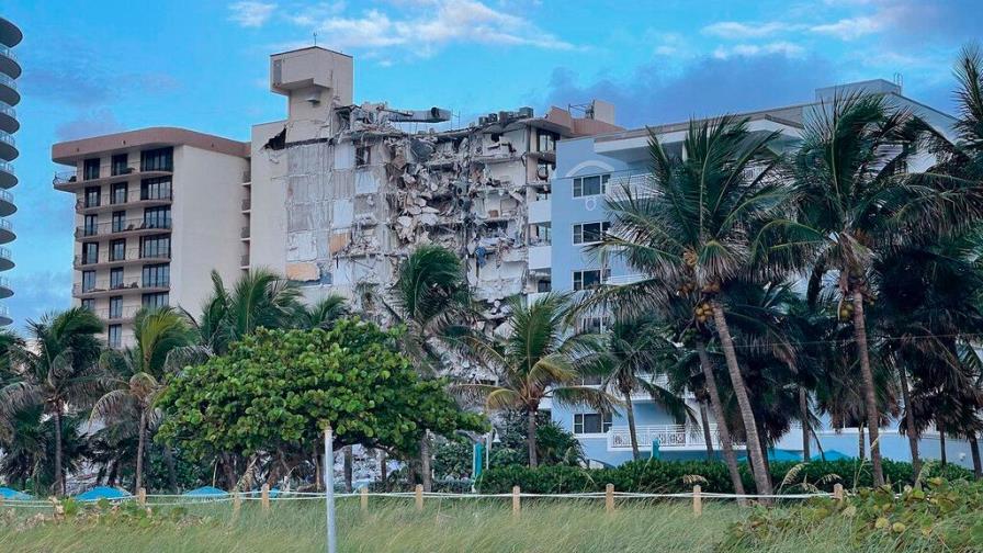 Suben a 3 muertos por derrumbe edificio de viviendas en Miami, según medios Suben a 3 muertos por derrumbe edificio de viviendas en Miami, según medios