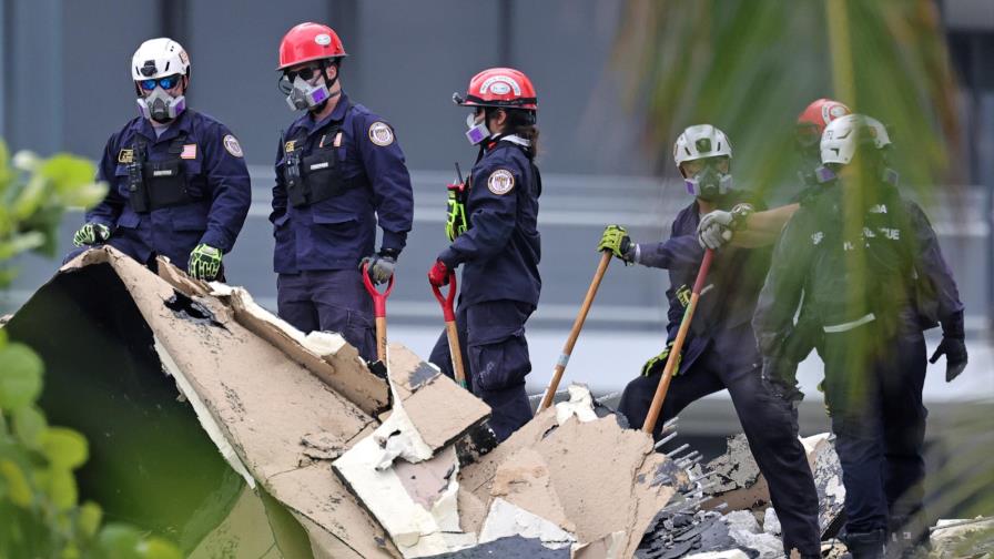 Más de 36 horas después el derrumbe, las respuestas faltan