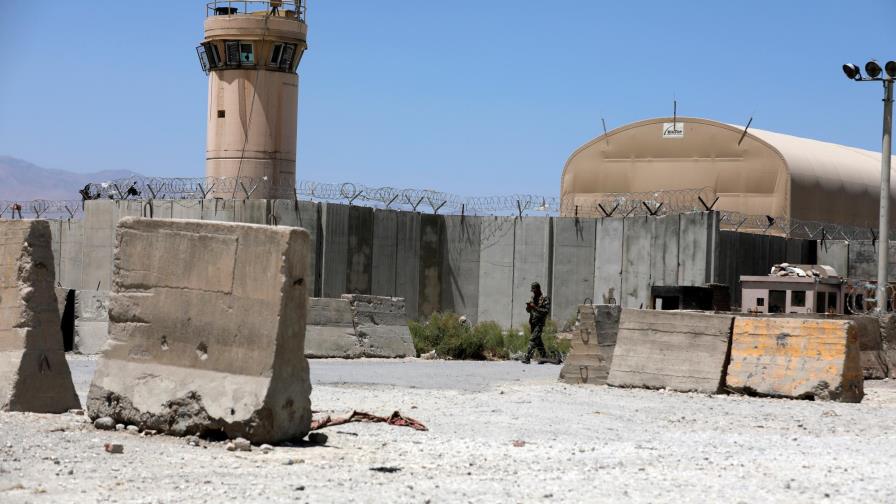 El comandante de fuerzas de EEUU en Afganistán advierte a talibanes que podrían ser bombardeados