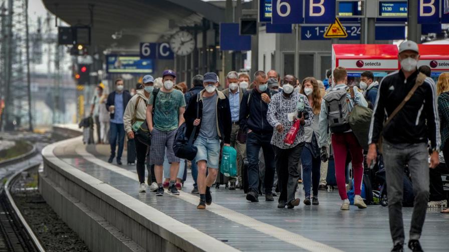 Estados Unidos pone más recursos para afrontar la variante delta, que ya supone el 25 por ciento