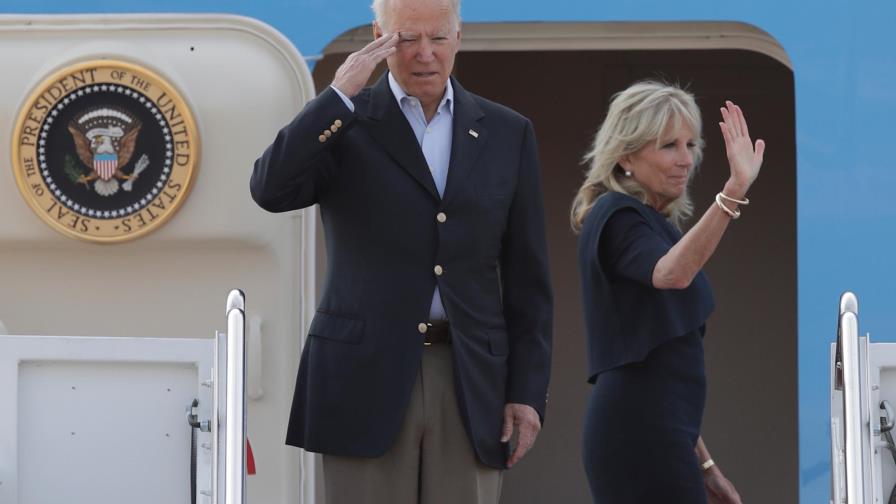 Biden se reúne con familiares de las víctimas del derrumbe en Surfside
