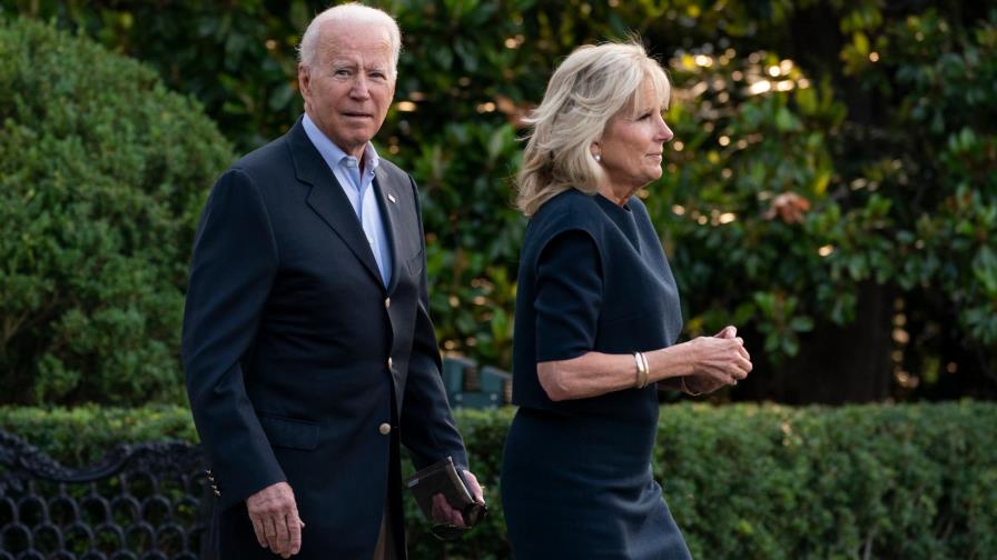 Biden ofrece consuelo a familiares por desplome de edificio