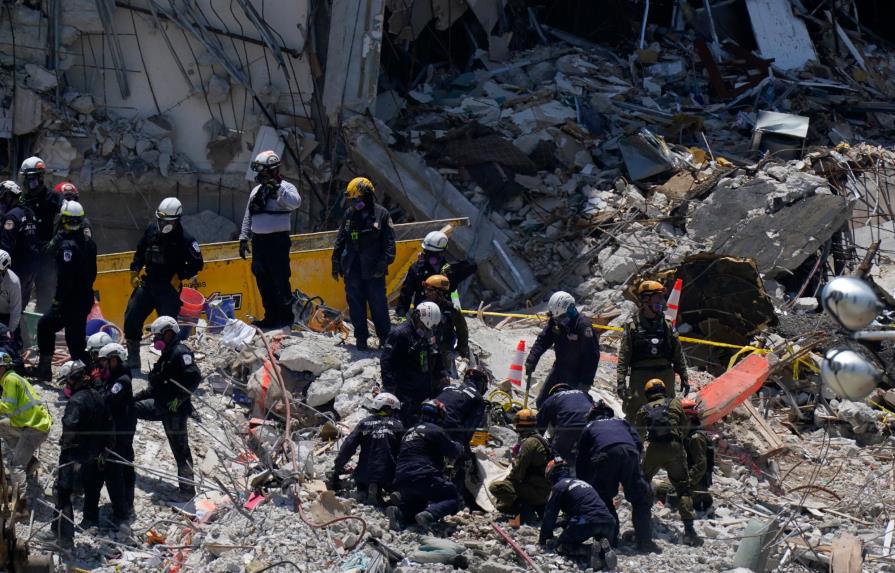 Derribarán resto de edificio colapsó en Miami