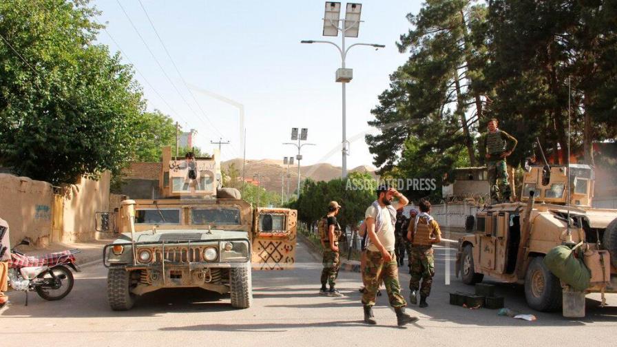 Hombres armados matan a 4 miembros de Guardia de Irán