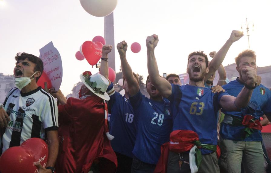 Italianos celebran la conquista de la Eurocopa