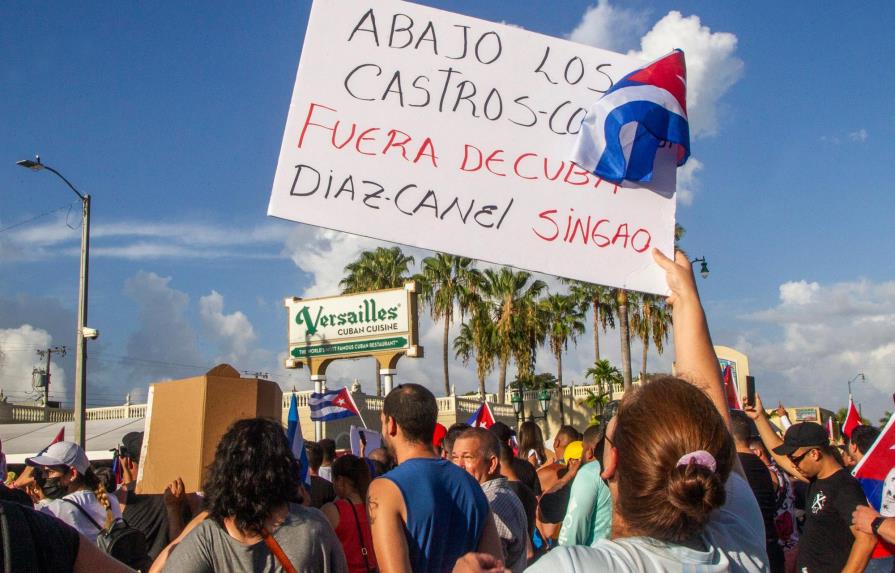 “¡Abajo el comunismo!”, gritan los cubanos en Estados Unidos