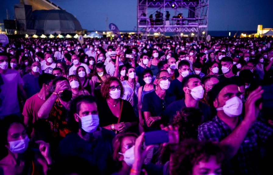 Vuelve el toque de queda nocturno a Barcelona para contener el rebrote epidémico
