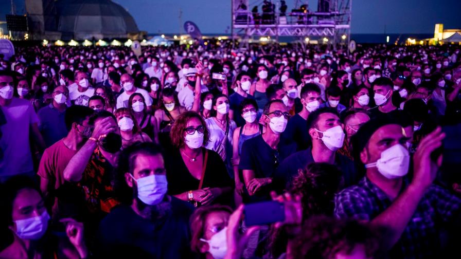 Vuelve el toque de queda nocturno a Barcelona para contener el rebrote epidémico