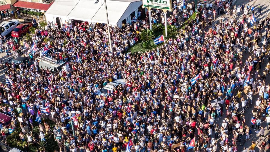 Cubanos bloquean autopista de Miami para llamar la atención de Estados Unidos