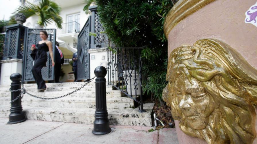 Identifican cadáveres de 2 hombres en antigua mansión Versace de Miami Beach