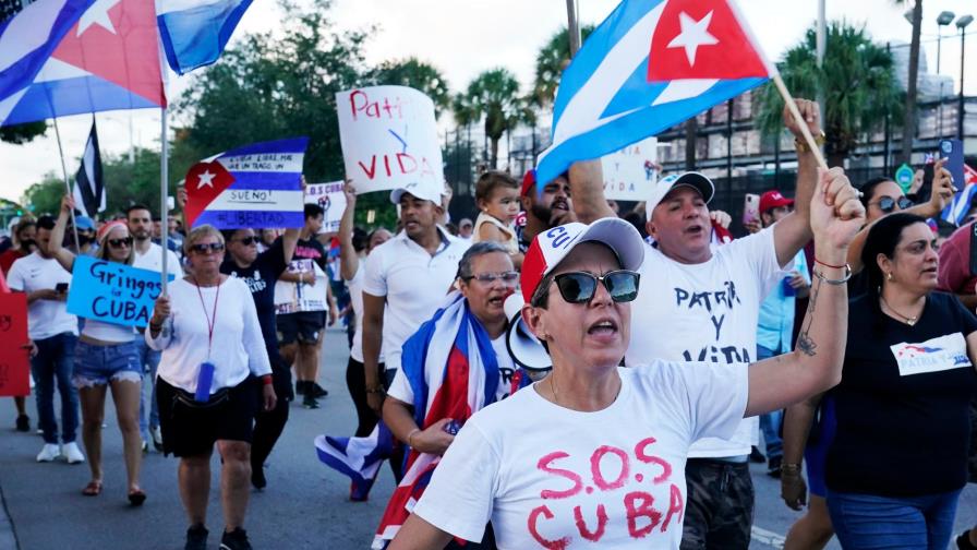 Piden a militares cubanos no derramar sangre y abrazar la nueva Cuba