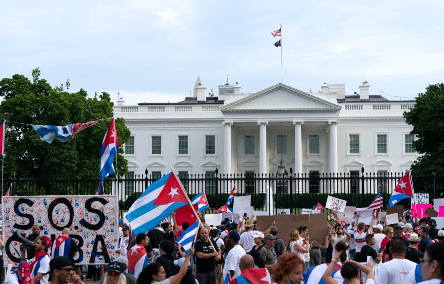 Congresistas acusan a Biden de escuchar a izquierdistas y no a cubanos