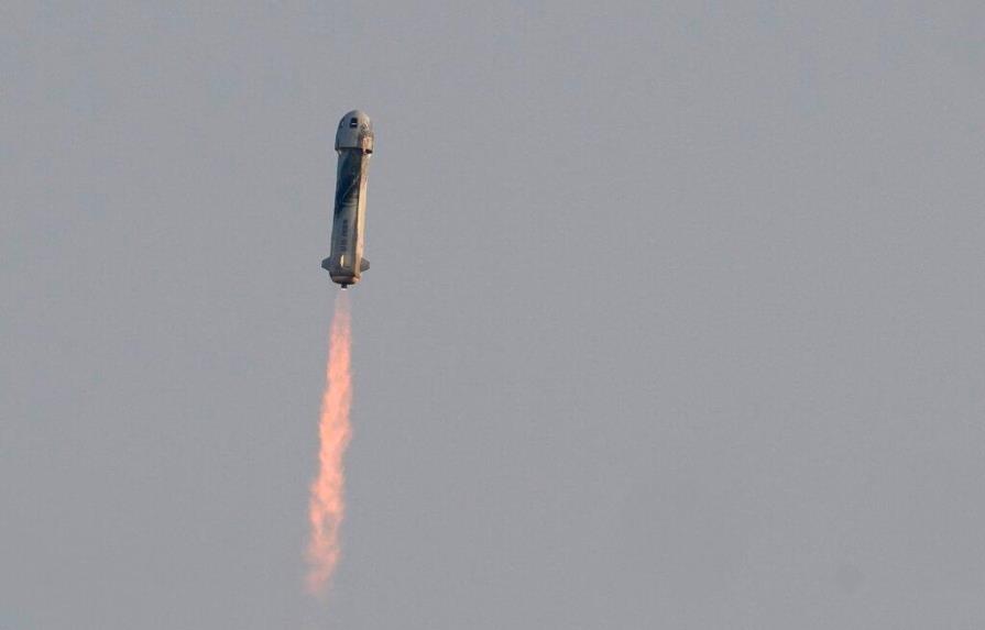 Llama la atención el diseño del cohete New Shepard, la nave con la que Bezos viajó al espacio