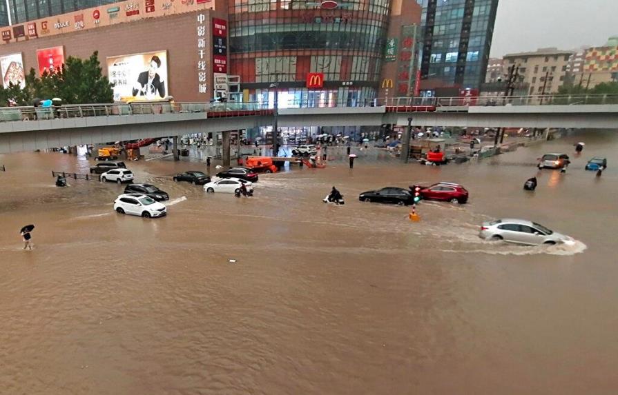 Precipitaciones récord desplazan a miles de personas en el centro de China