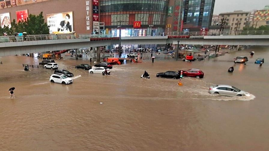 Precipitaciones récord desplazan a miles de personas en el centro de China