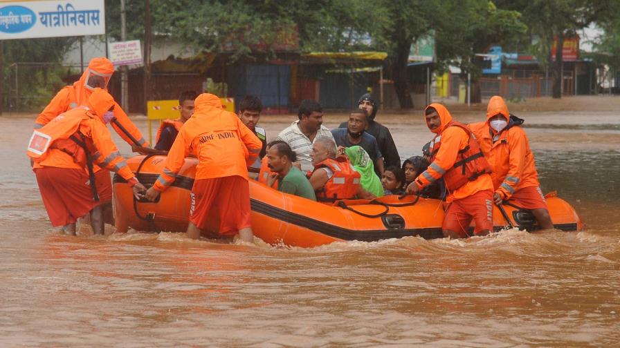 Al menos 127 muertos y decenas de desaparecidos por lluvias monzónicas en India