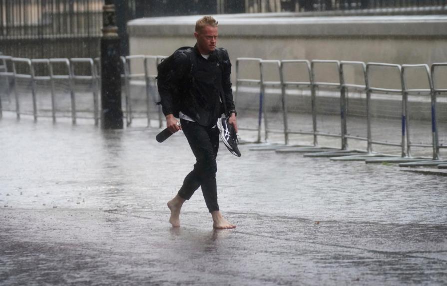 Lluvias torrenciales anegan calles en el sur de Londres