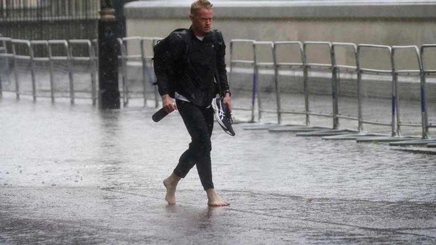 Lluvias torrenciales anegan calles en el sur de Londres