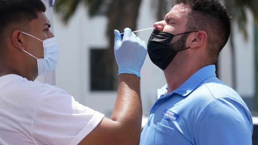 Piden declarar el estado de emergencia en Florida tras repunte de COVID-19