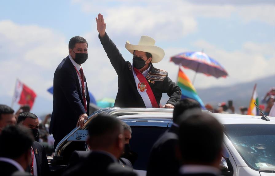 Nuevo presidente peruano nombra primer ministro izquierdista