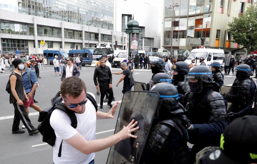 Las protestas contra las medidas anti-covid de Macron ganan peso