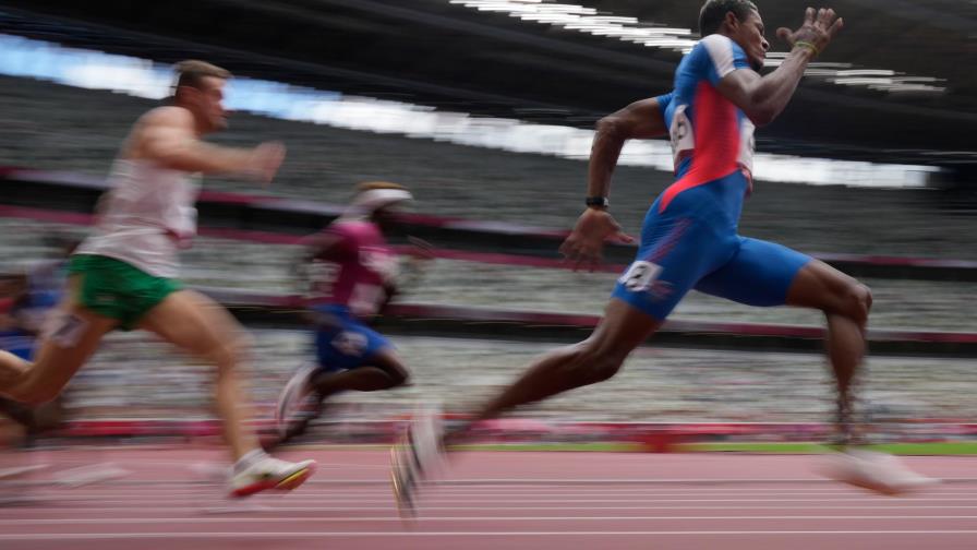 Yancarlos Martínez avanza a semifinal en 200 metros con récord nacional Yancarlos Martínez avanza a semifinal en 200 metros con récord nacional