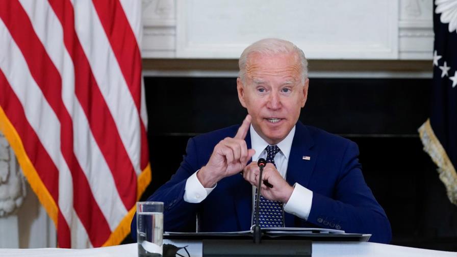 Biden pide no dejar que Trump “reescriba la historia” del asalto al Capitolio