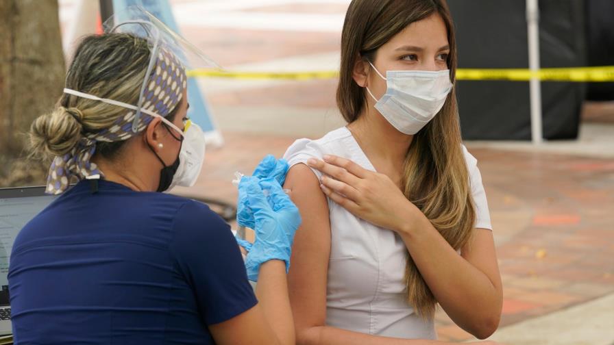EEUU recomienda a embarazadas vacunarse contra la COVID-19 ante mayor riesgo