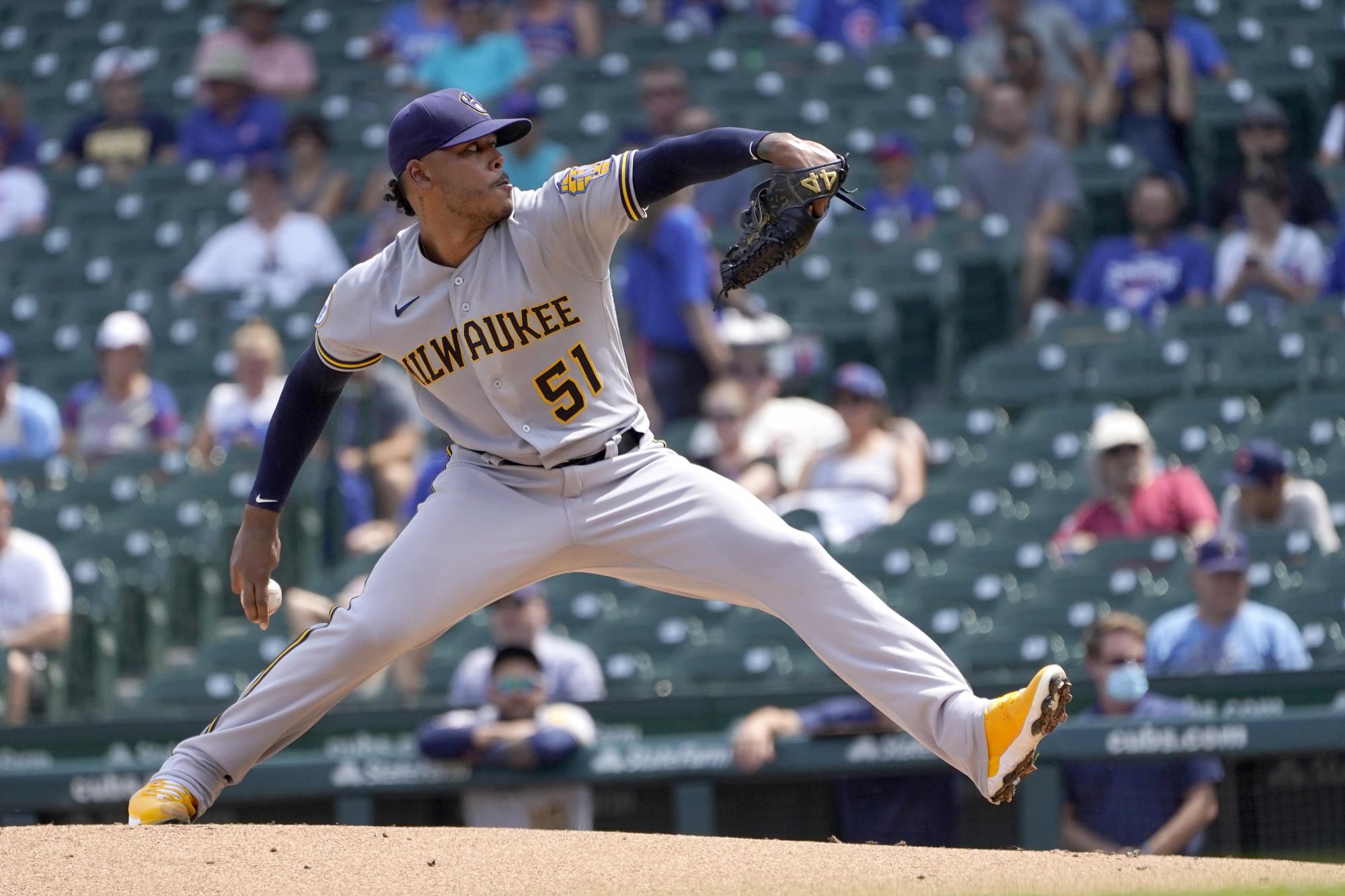 El dominicano Freddy Peralta es el mejor latino en efectividad con 2.26 y en ponches con 162, a la jornada del viernes 13 de agosto del 2021. (AP Photo/Charles Rex Arbogast)