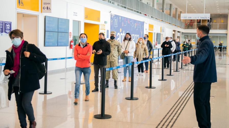Nueva York empieza a exigir prueba de vacunación