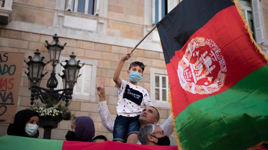 Los talibanes viven su primera revuelta civil por la bandera de Afganistán
