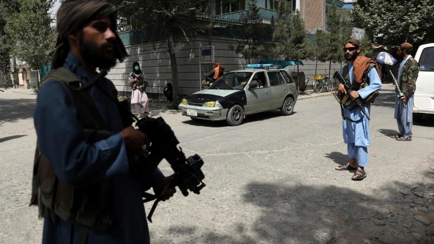 Los talibanes advierten consecuencias si Estados Unidos prolonga la evacuación