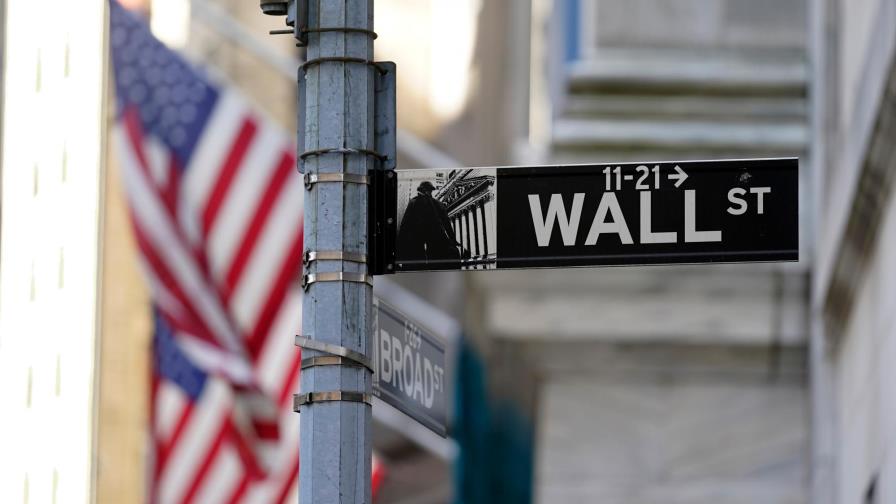 Wall Street abre en leve alza tras una semana sombría