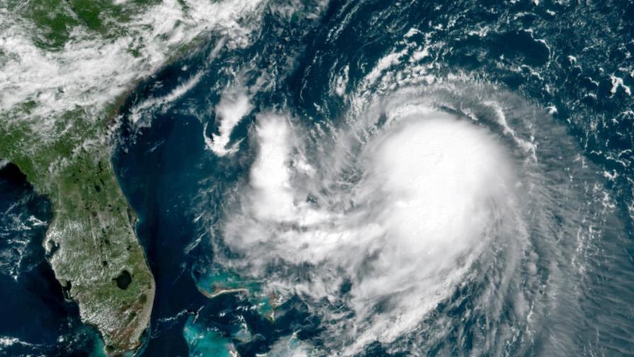 Henri pierde fuerza pero sigue amenazando el noreste de EE.UU. con lluvias