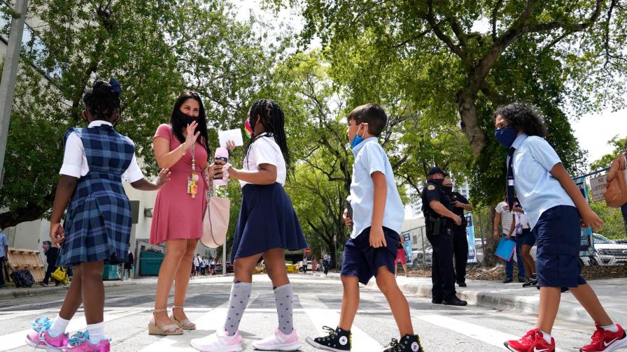 Nueva norma en Florida: los padres deciden si sus hijos hacen cuarentena