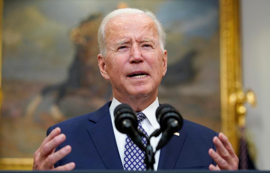 Joe Biden saluda avance en el Congreso de sus gigantescos planes de inversiones 