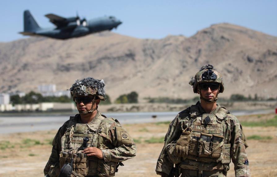 El Pentágono confirma una explosión fuera del aeropuerto de Kabul