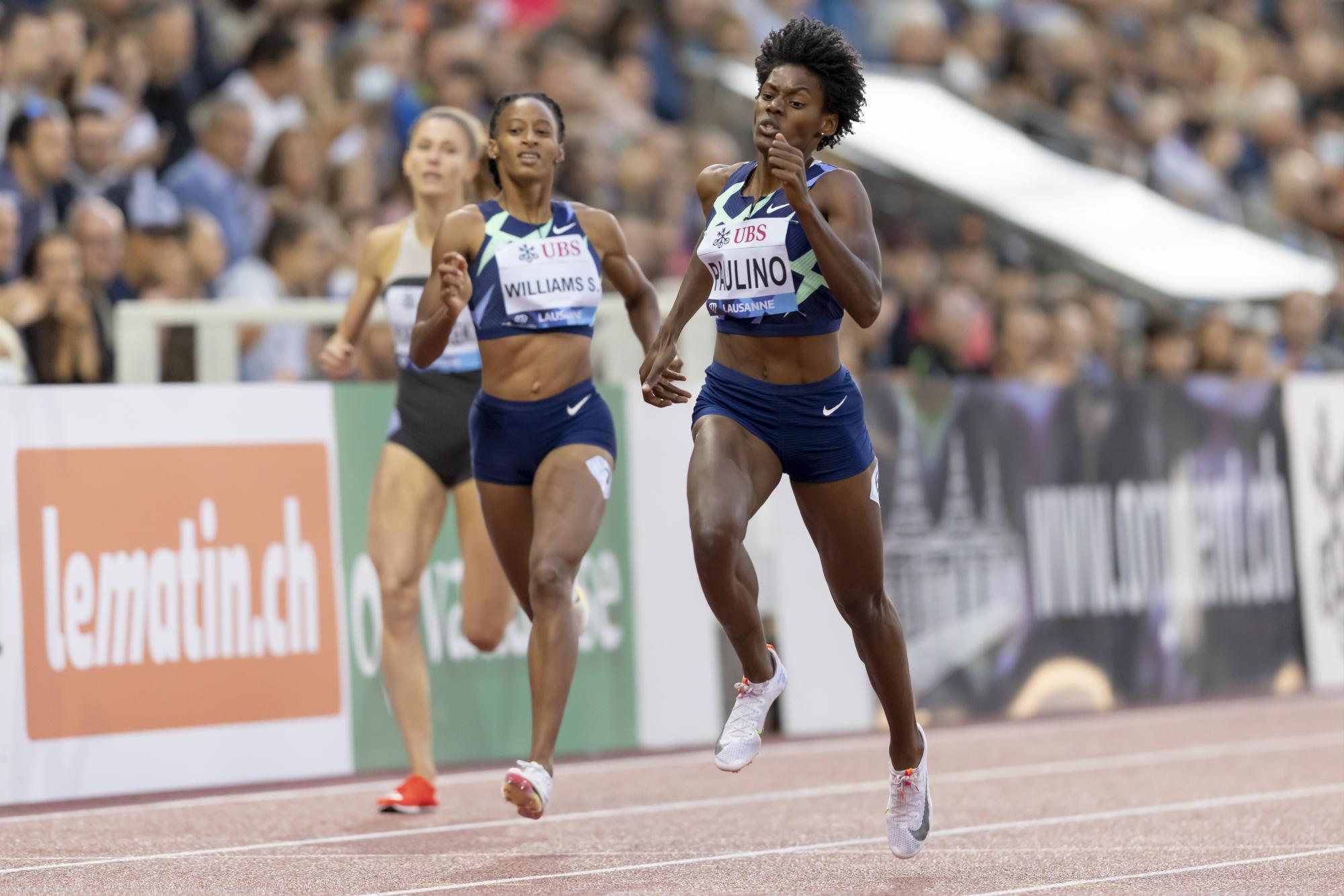 la dominicana Marileidy Paulino (derecha) ganó nuevamente su carrera en la liga de Diamante, en los 400 metros lizos. La criolla mejoró su tiempo de 50.40 segundos a 50.12 en la prueba del viernes 28 de agosto del 2021. (AP/Valentin Flauraud)