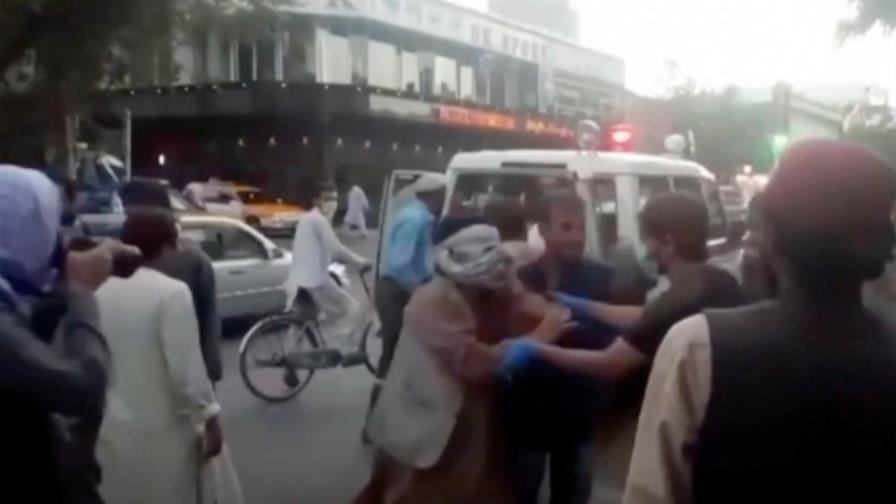 Más de 60 muertos tras el doble atentado en el aeropuerto de Kabul