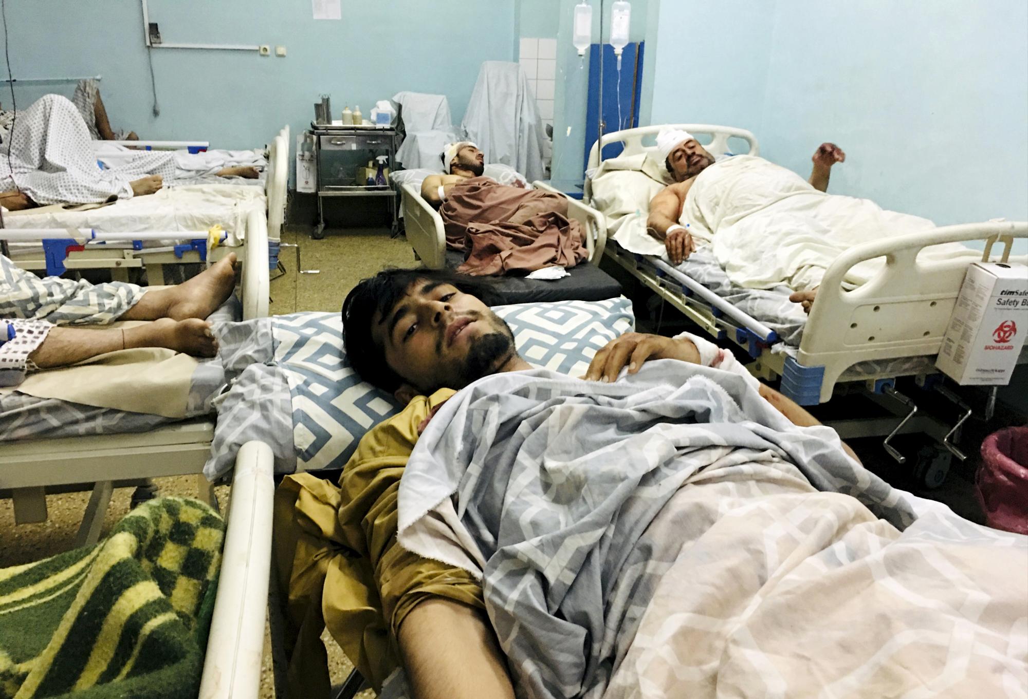 Afganistán: Al menos 73 muertos en ataque contra aeropuerto