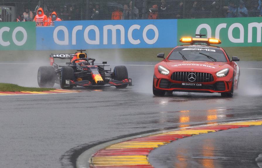 Inicio del GP de Bélgica suspendido por aguacero