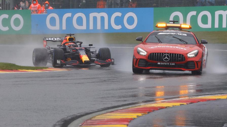 Inicio del GP de Bélgica suspendido por aguacero