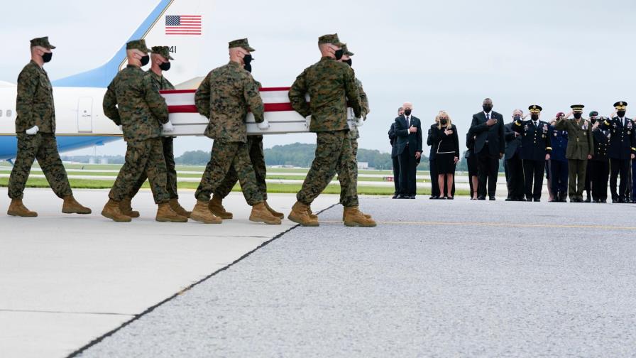 Muy criticado, Biden se reúne con familiares de soldados muertos en Afganistán
