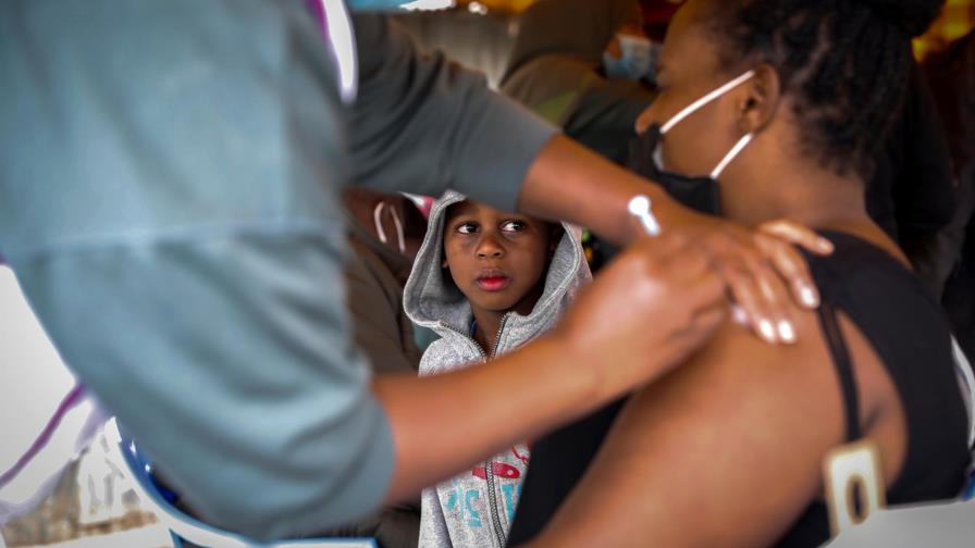 Las vacunas se diseñaron contra la enfermedad grave y para eso son efectivas