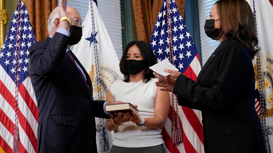 Kamala Harris toma juramento al nuevo embajador de EE.UU. en México